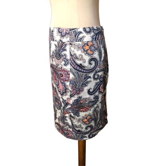 Loft Ann Taylor Paisley on white petite fully lined mini skirt size 6P - Picture 2 of 14